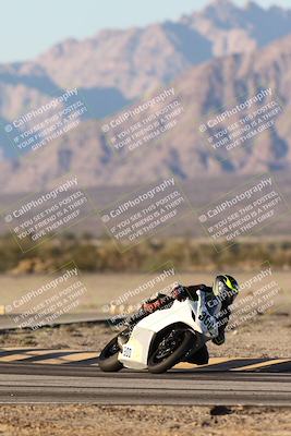 media/Dec-07-2025-CVMA (Sun) [[3e7d2de5dc]]/Race 18-Formula Twins-Formula 40 UL/